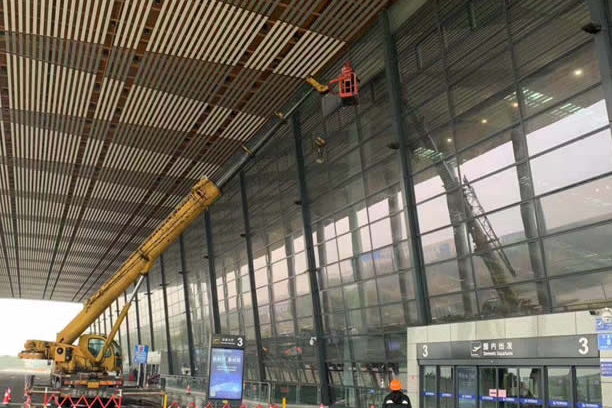 阳东玻璃幕墙维护和保养